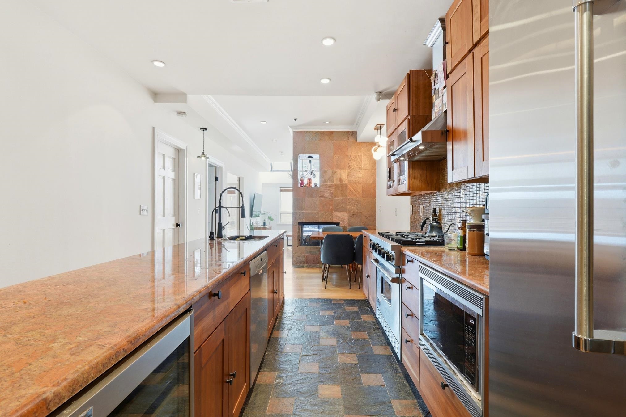 81 MONTGOMERY ST Unit: 7
