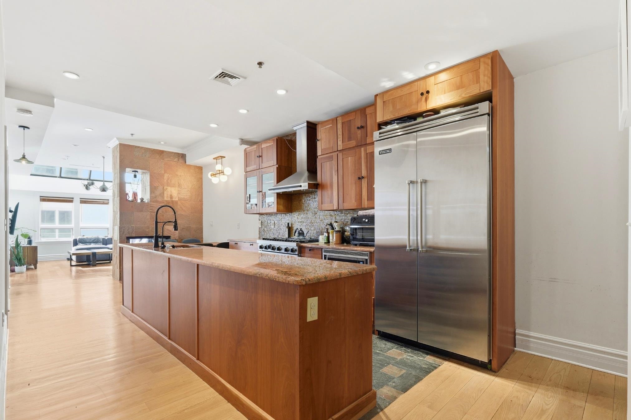 81 MONTGOMERY ST Unit: 7