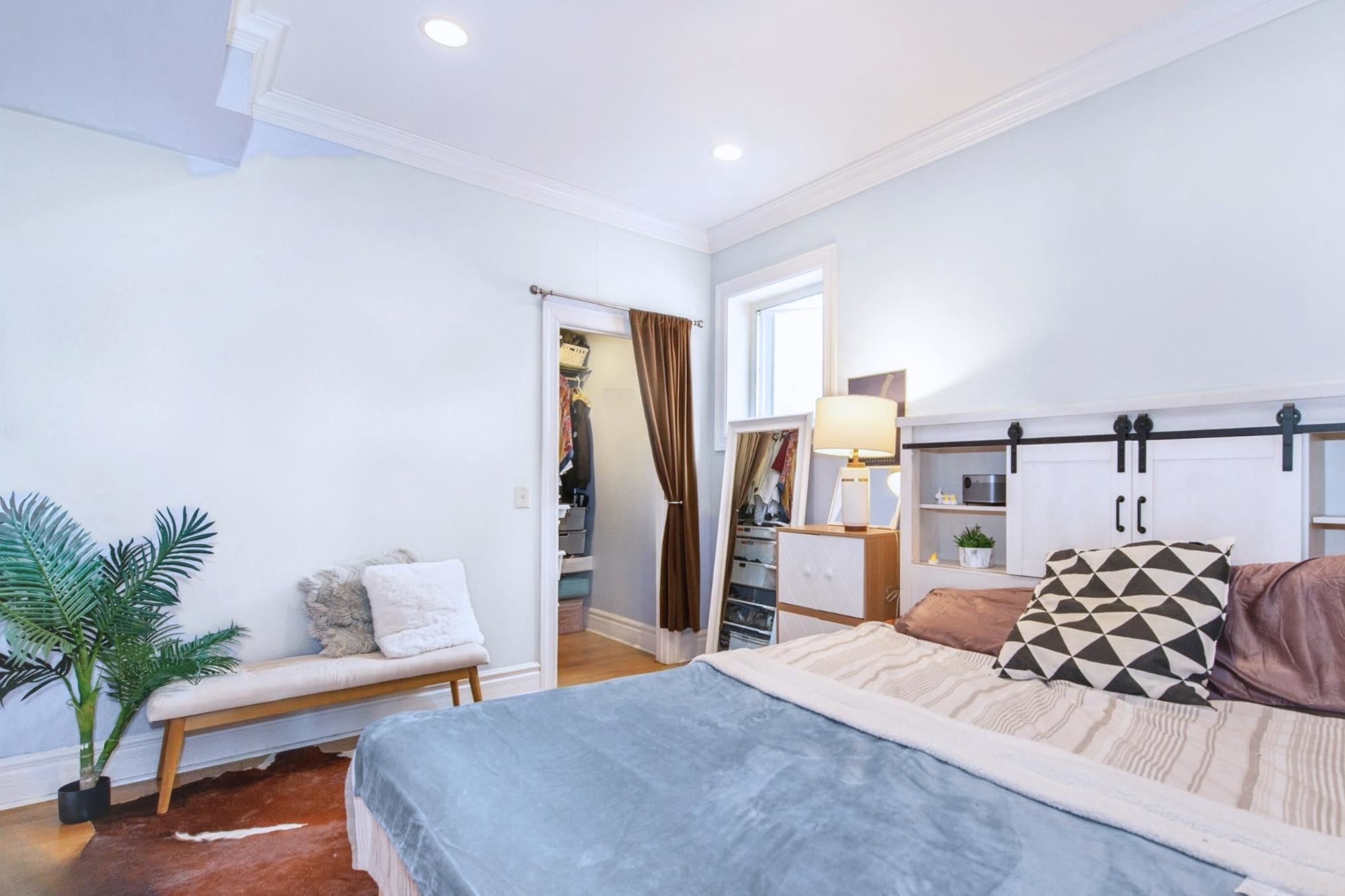 81 MONTGOMERY ST Unit: 7