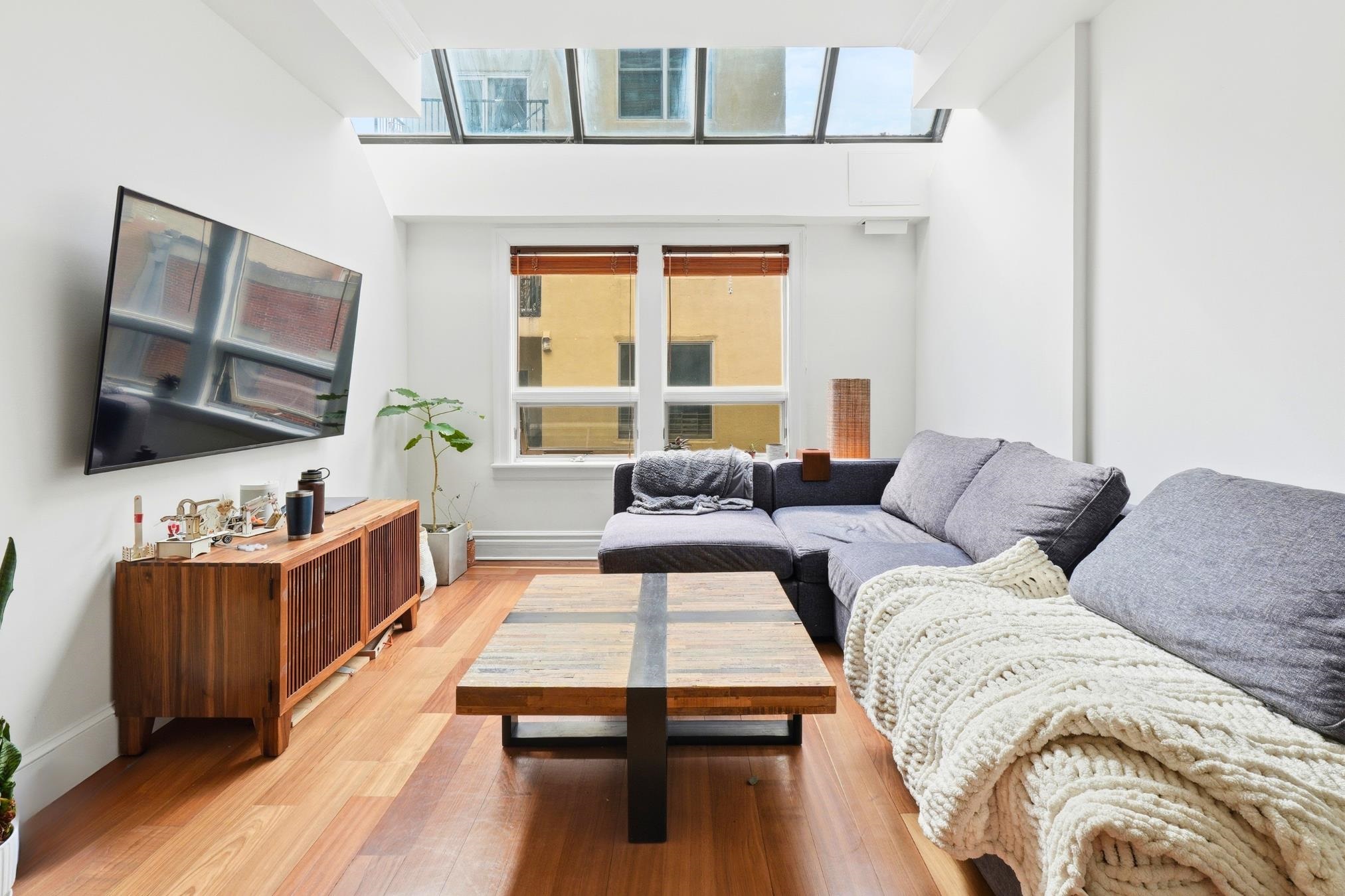 81 MONTGOMERY ST Unit: 7