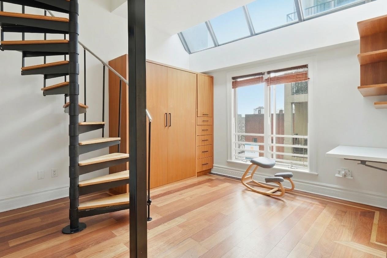 81 MONTGOMERY ST Unit: 7