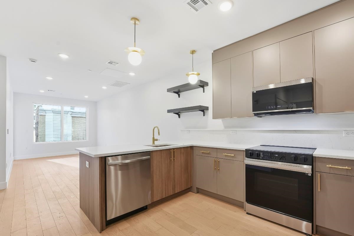 35 ORCHARD ST Unit: 303
