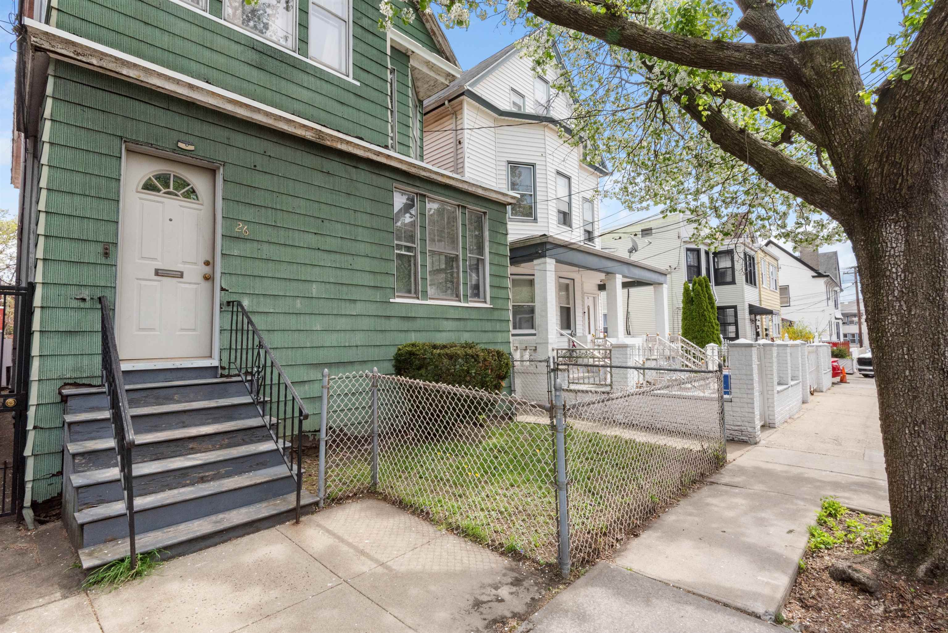 26 WINFIELD AVE