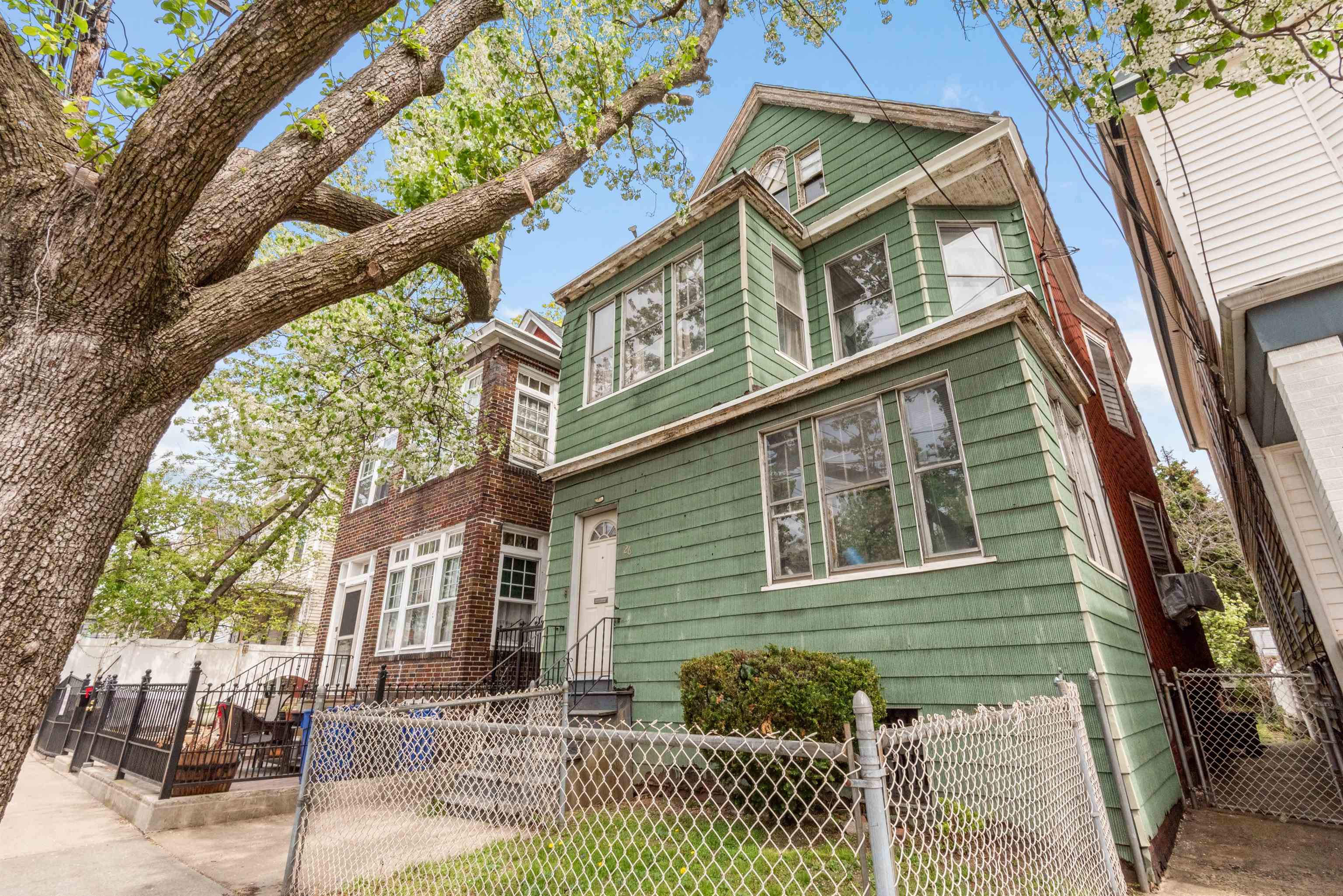 26 WINFIELD AVE