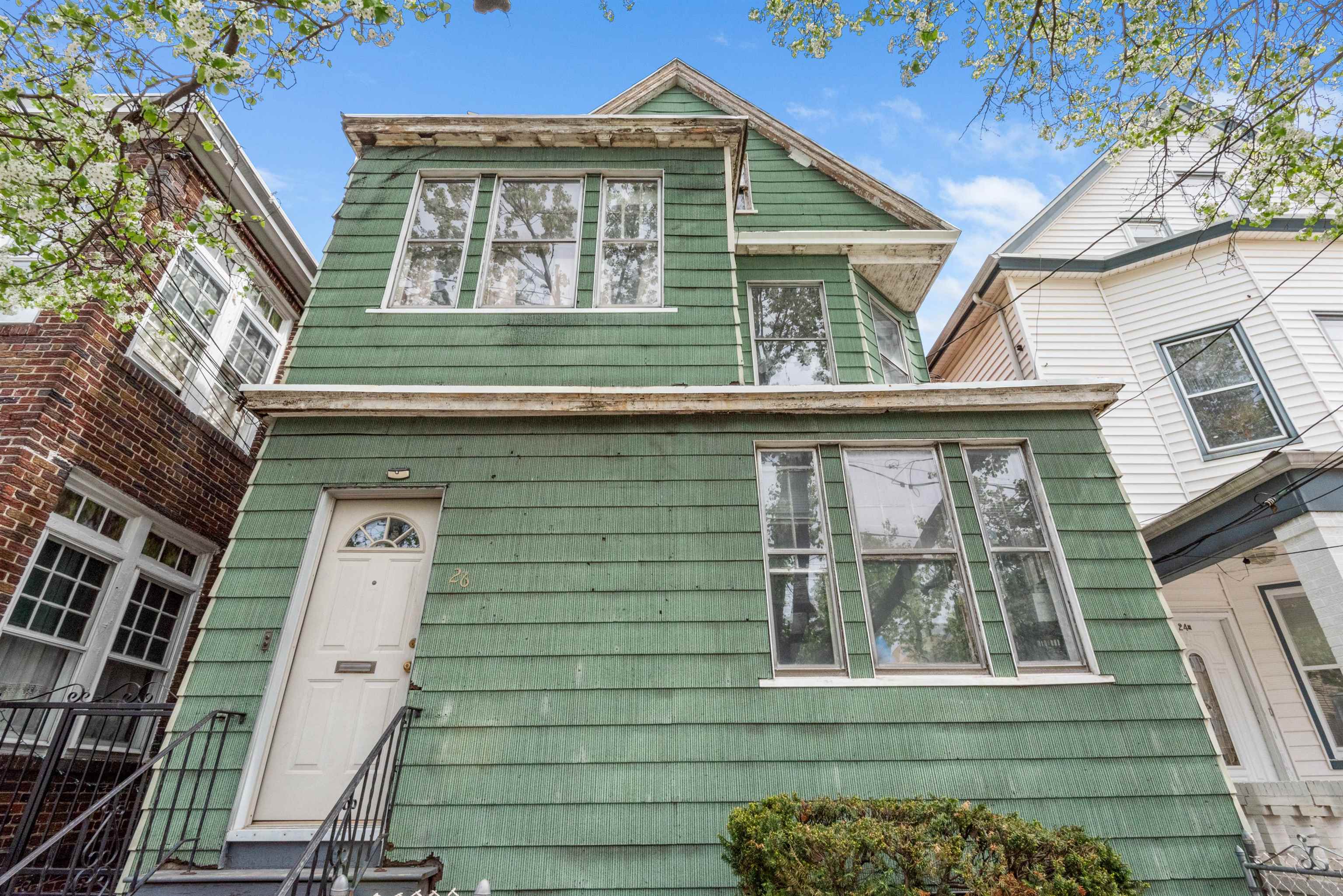 26 WINFIELD AVE