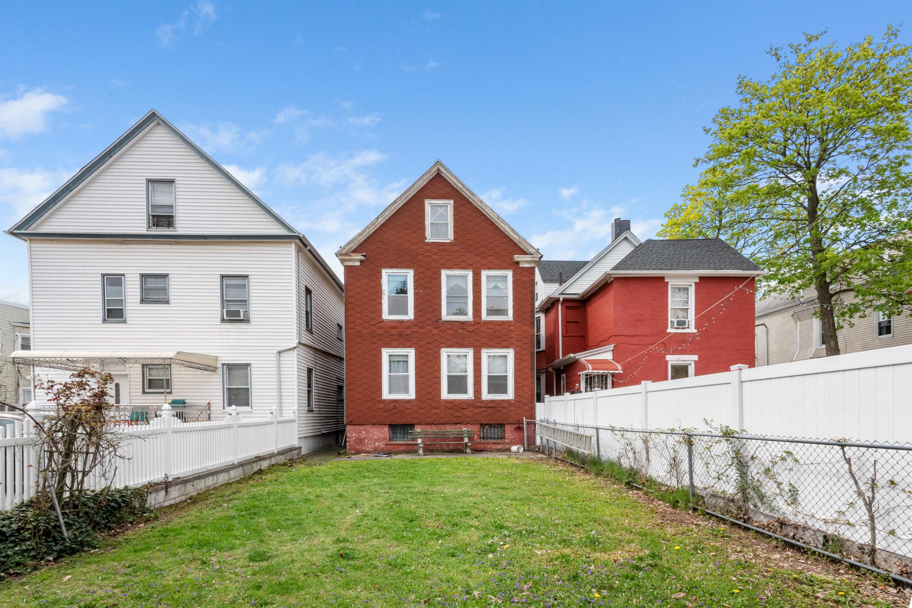 26 WINFIELD AVE