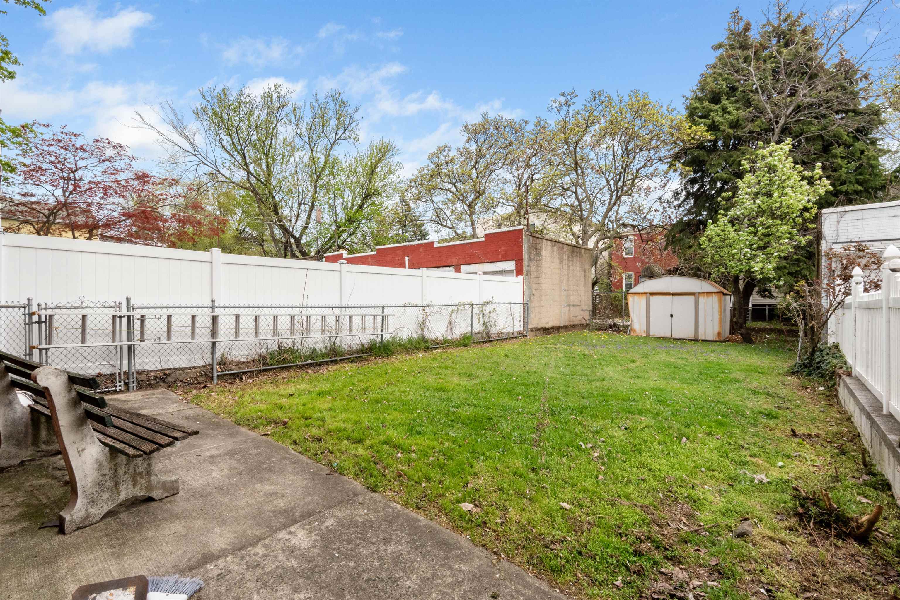 26 WINFIELD AVE