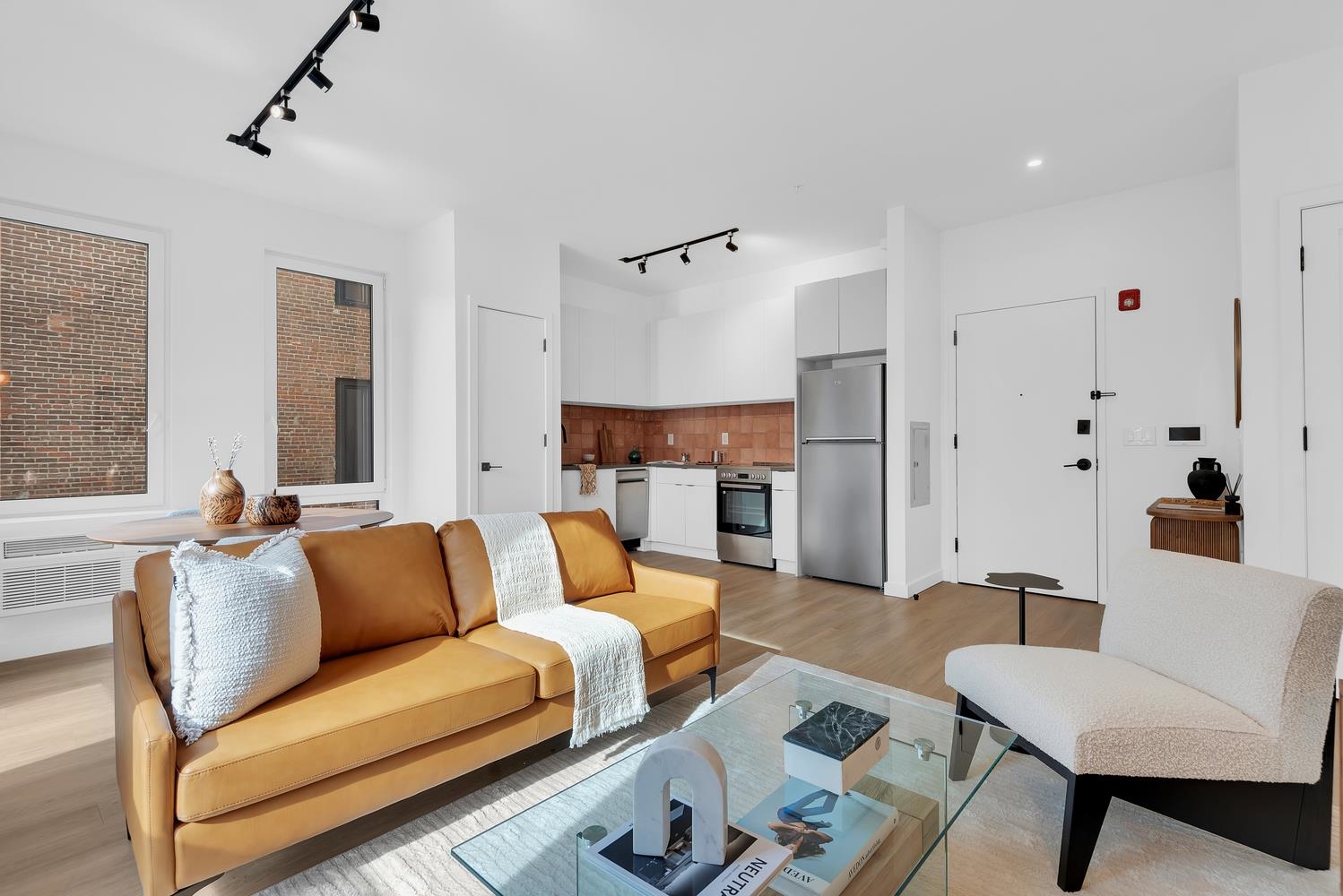 328 PACIFIC AVE Unit: 370