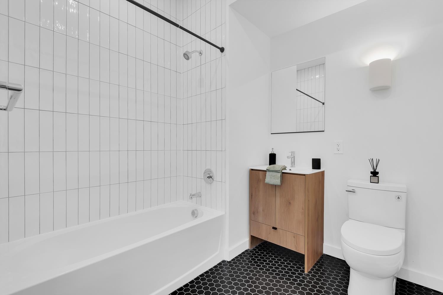 328 PACIFIC AVE Unit: 206