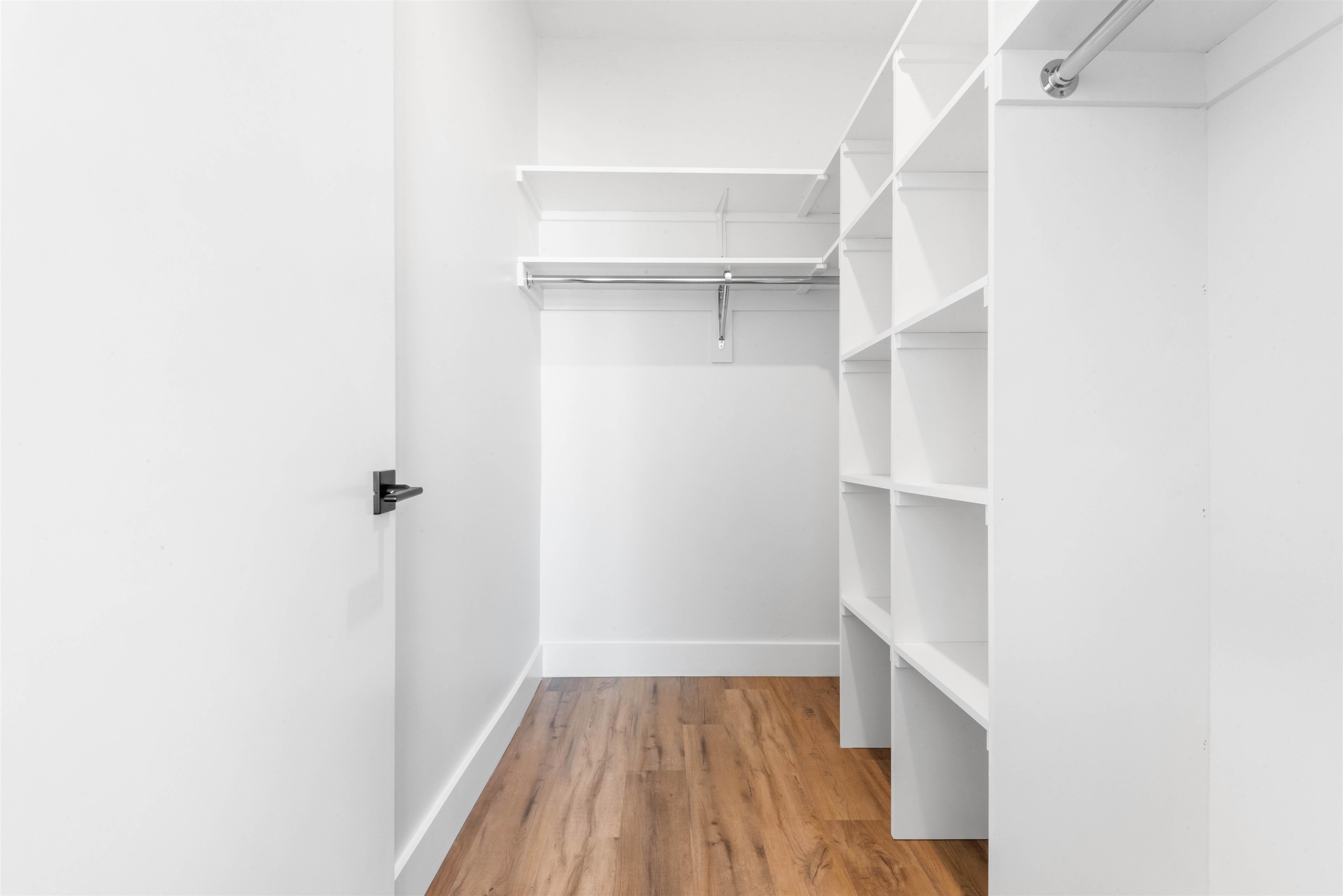 500 COMMUNIPAW AVE Unit: 556