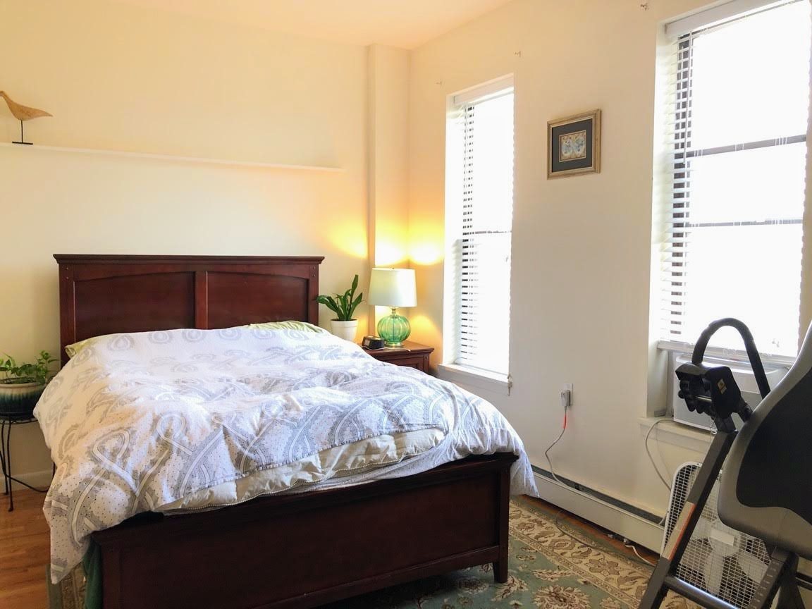 496 PAVONIA AVE Unit: 3B
