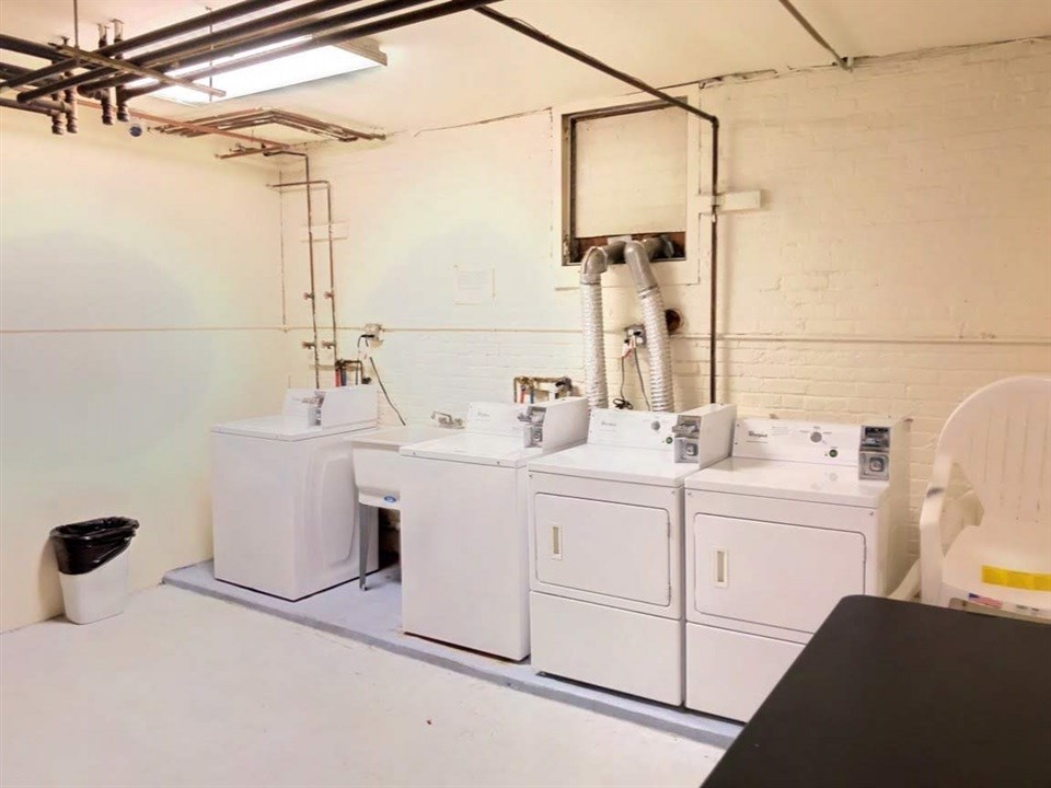 496 PAVONIA AVE Unit: 3B