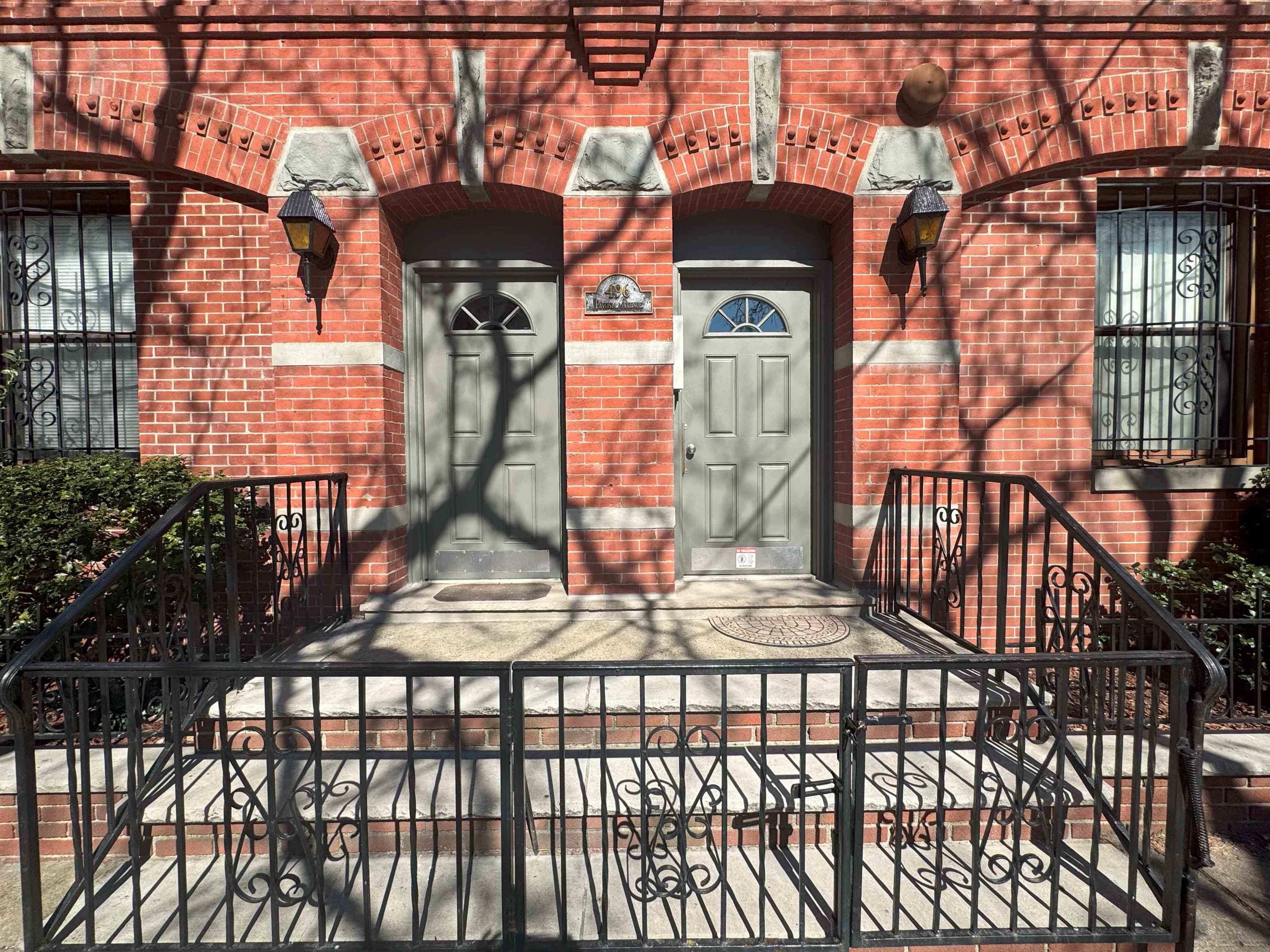 496 PAVONIA AVE Unit: 3B