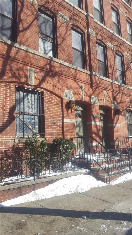 496 PAVONIA AVE Unit: 3B