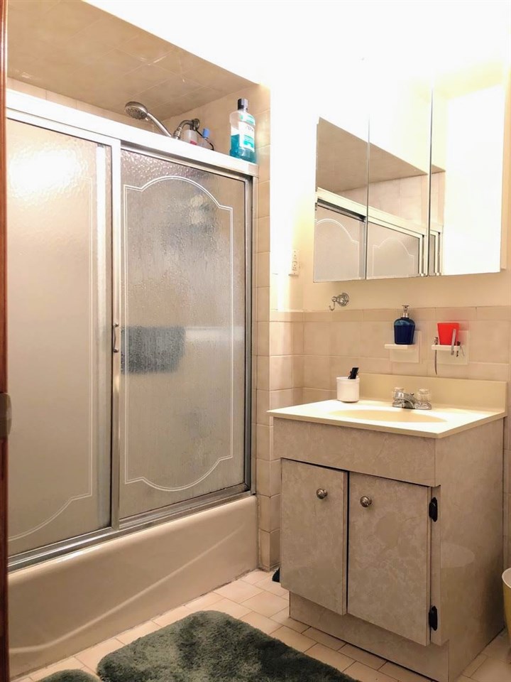 496 PAVONIA AVE Unit: 3B