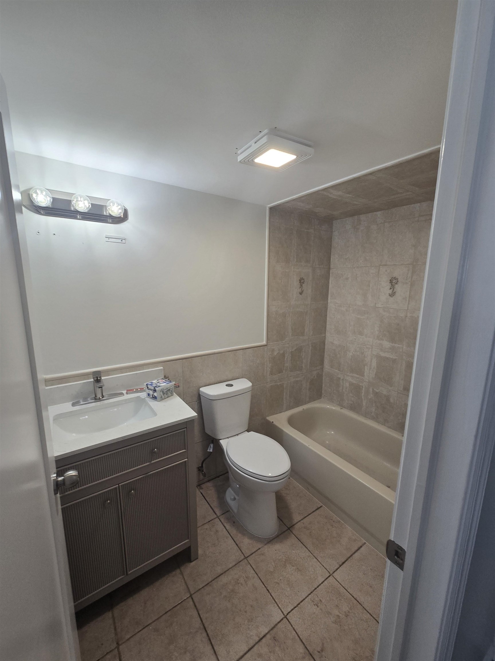 596 70TH ST Unit: 1