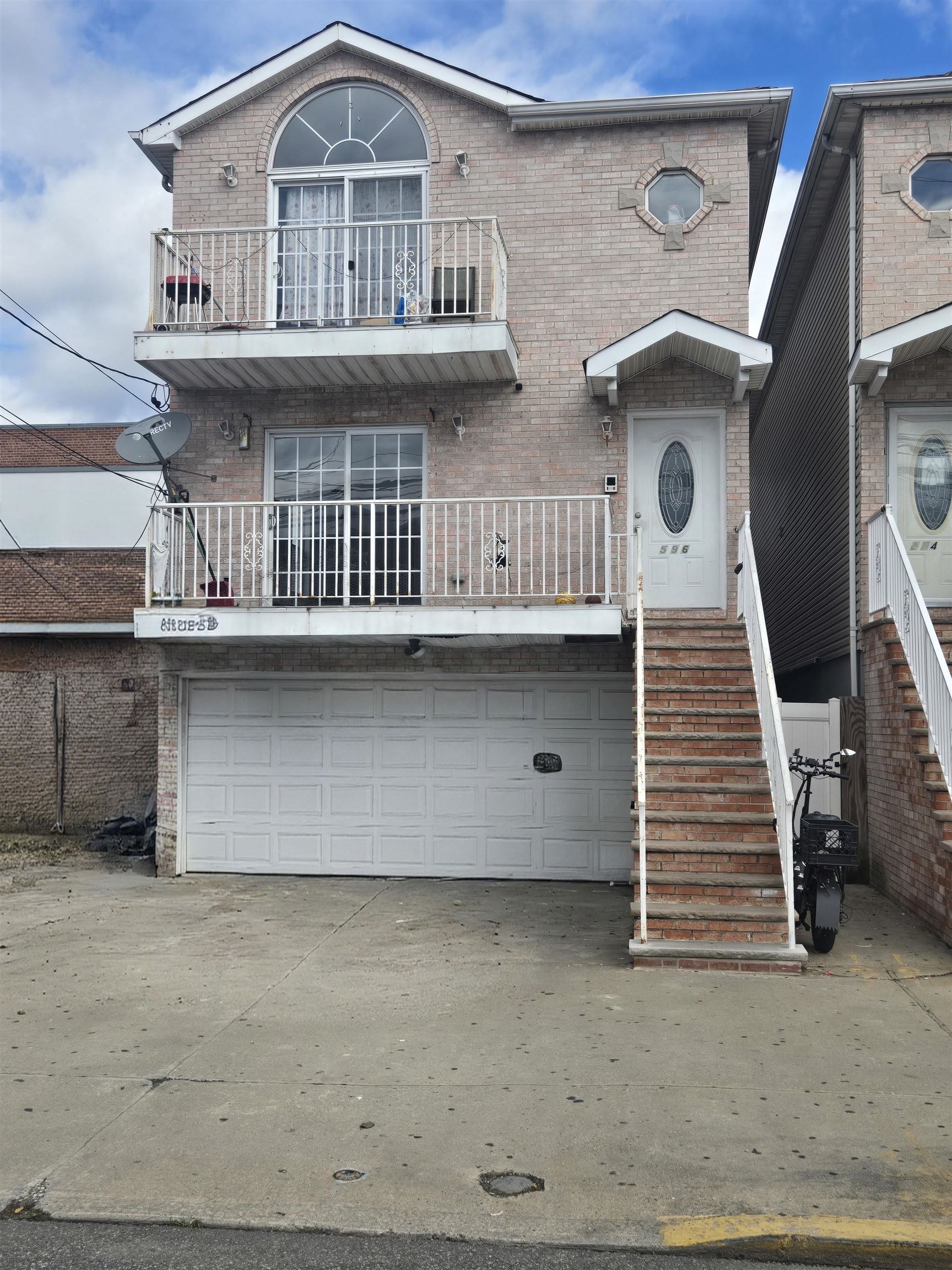 596 70TH ST Unit: 1