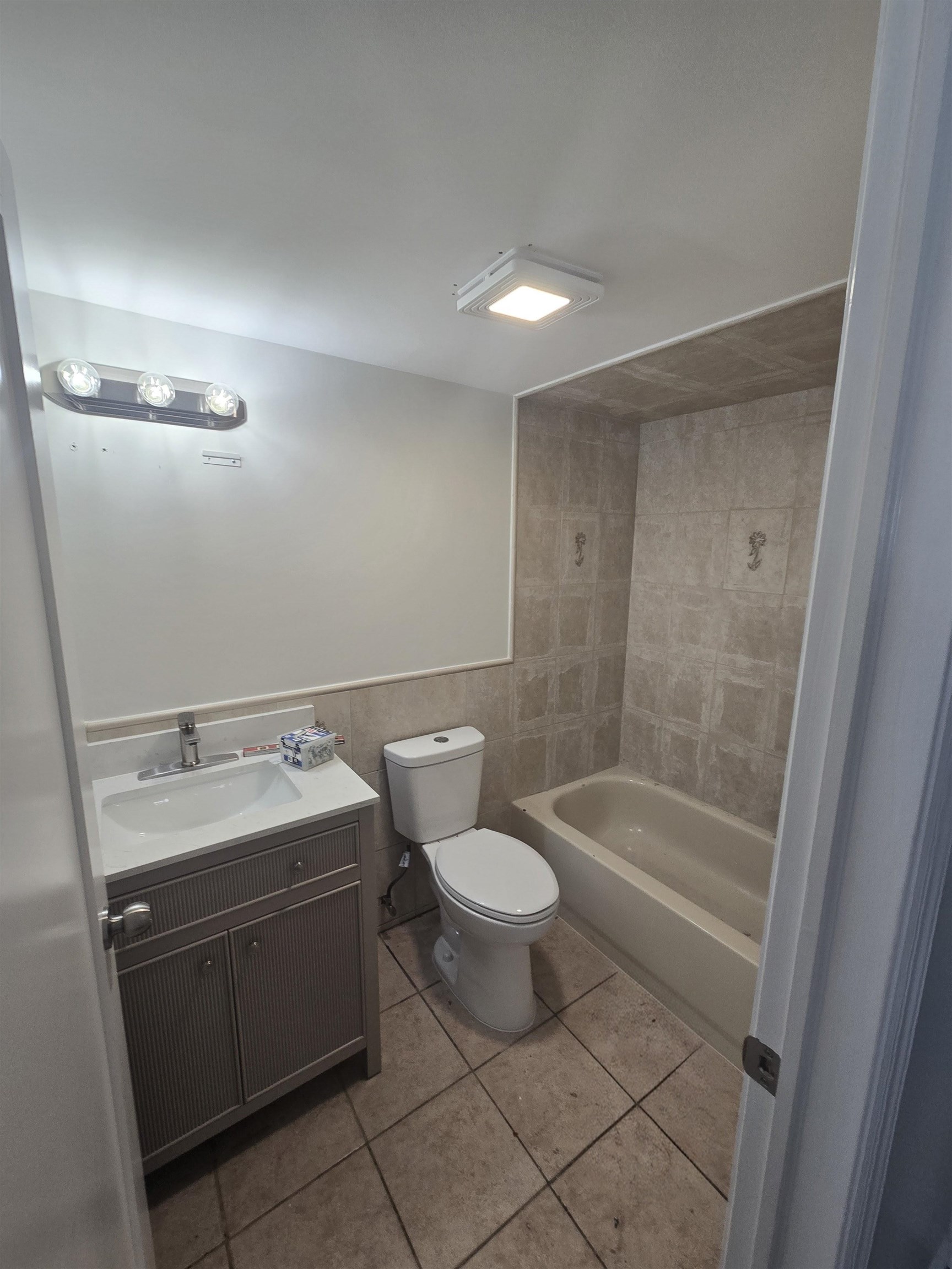 596 70TH ST Unit: 1