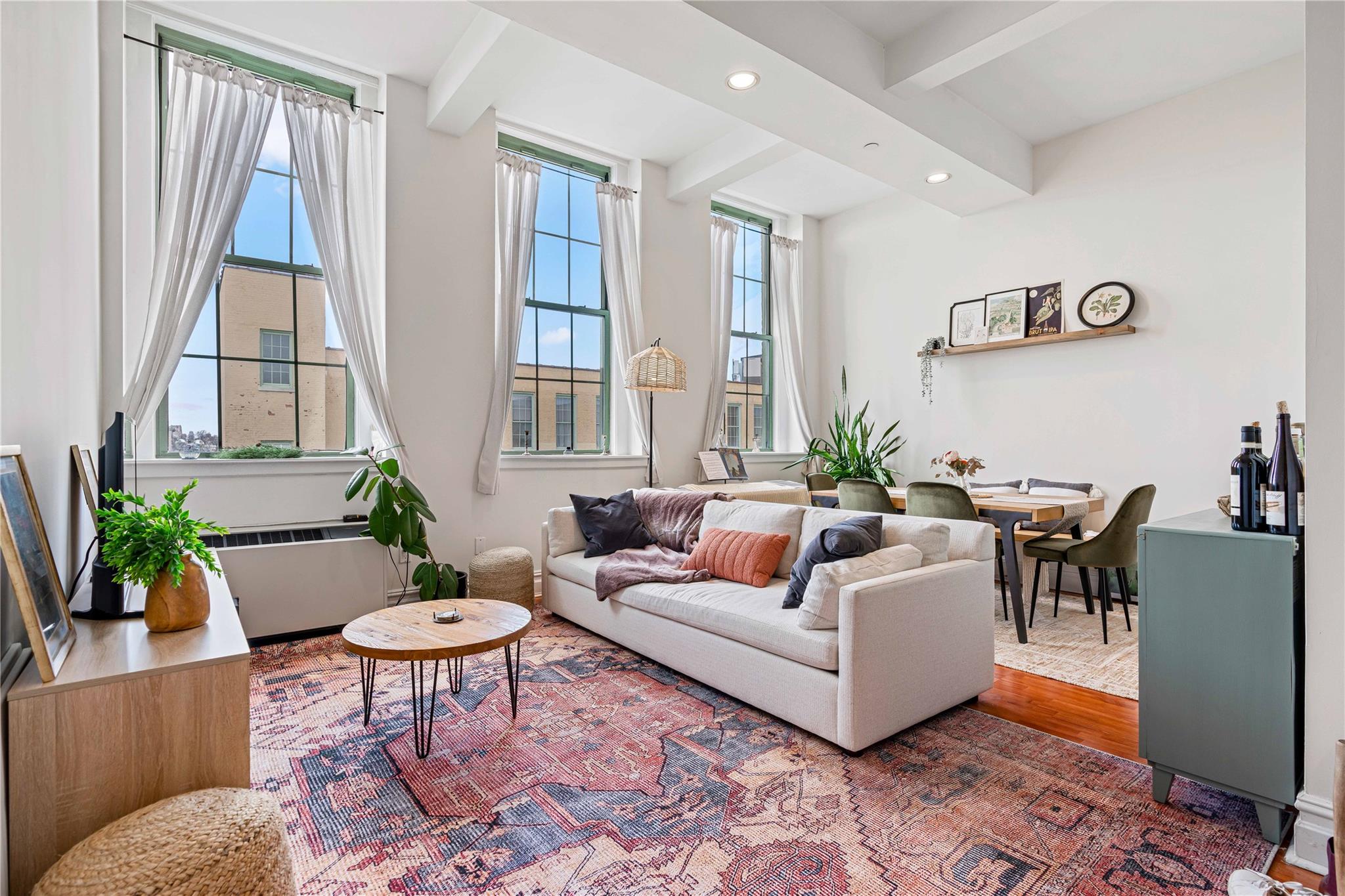 45-02 Ditmars Boulevard Unit: 539