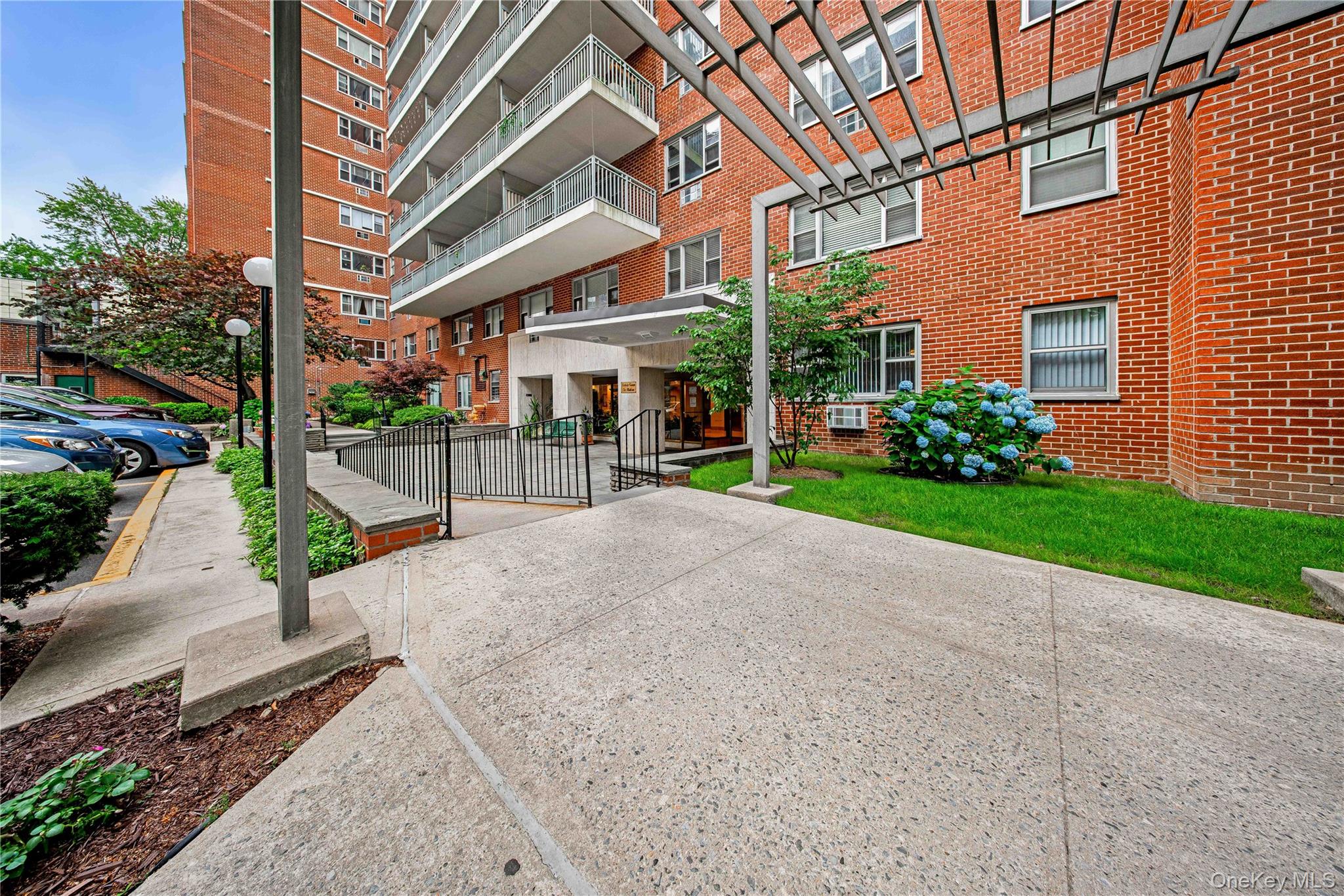 52-30 39th Drive Unit: 7M