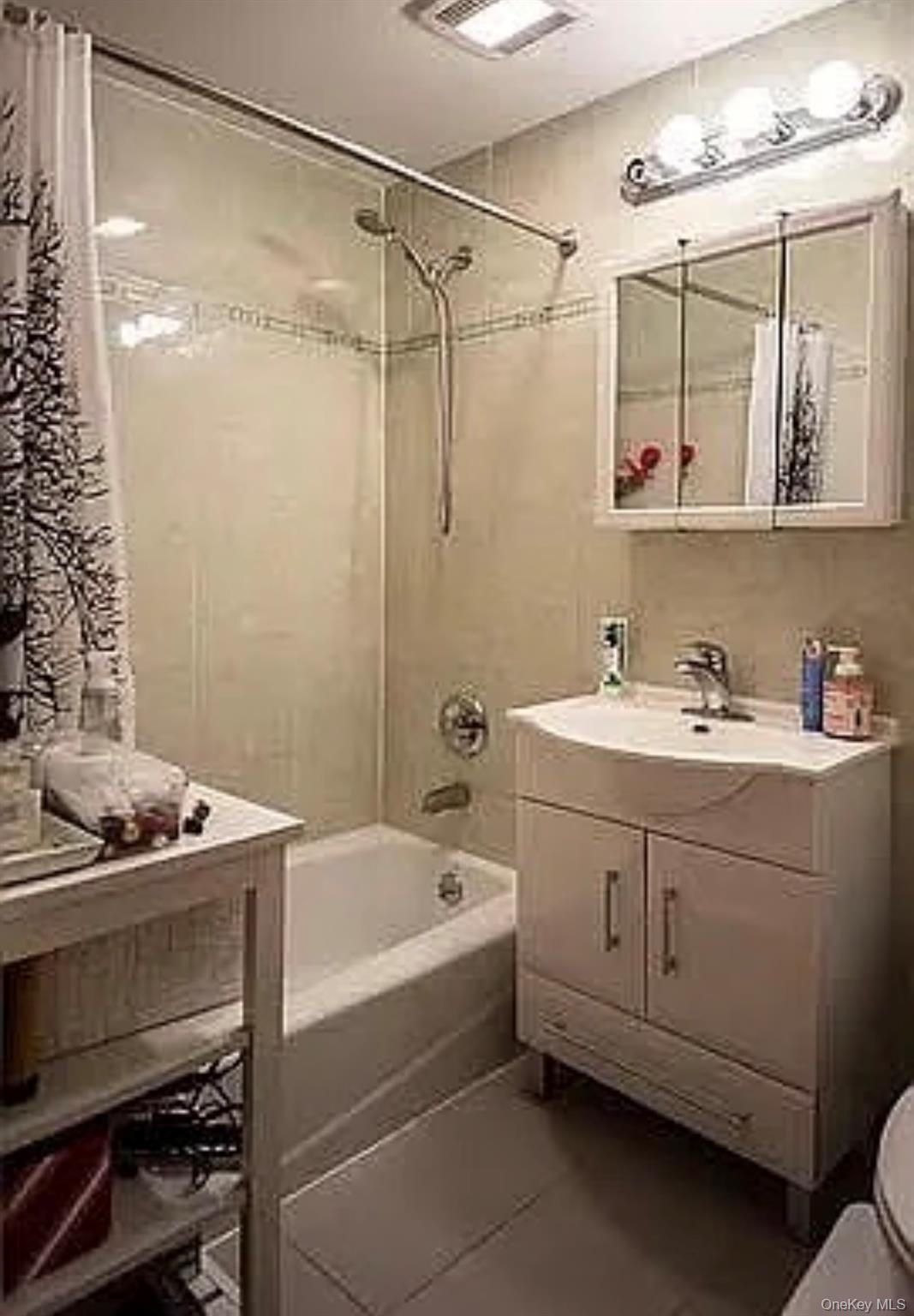 6314 Queens Boulevard Unit: 6C