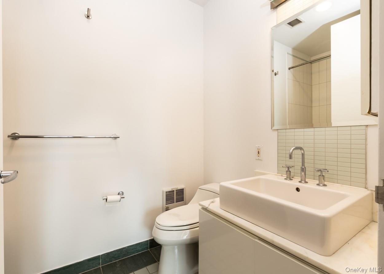 48-21 5th Street Unit: 4M