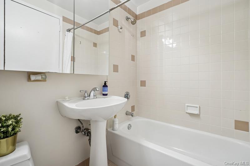 4-74 48th Avenue Unit: 19A