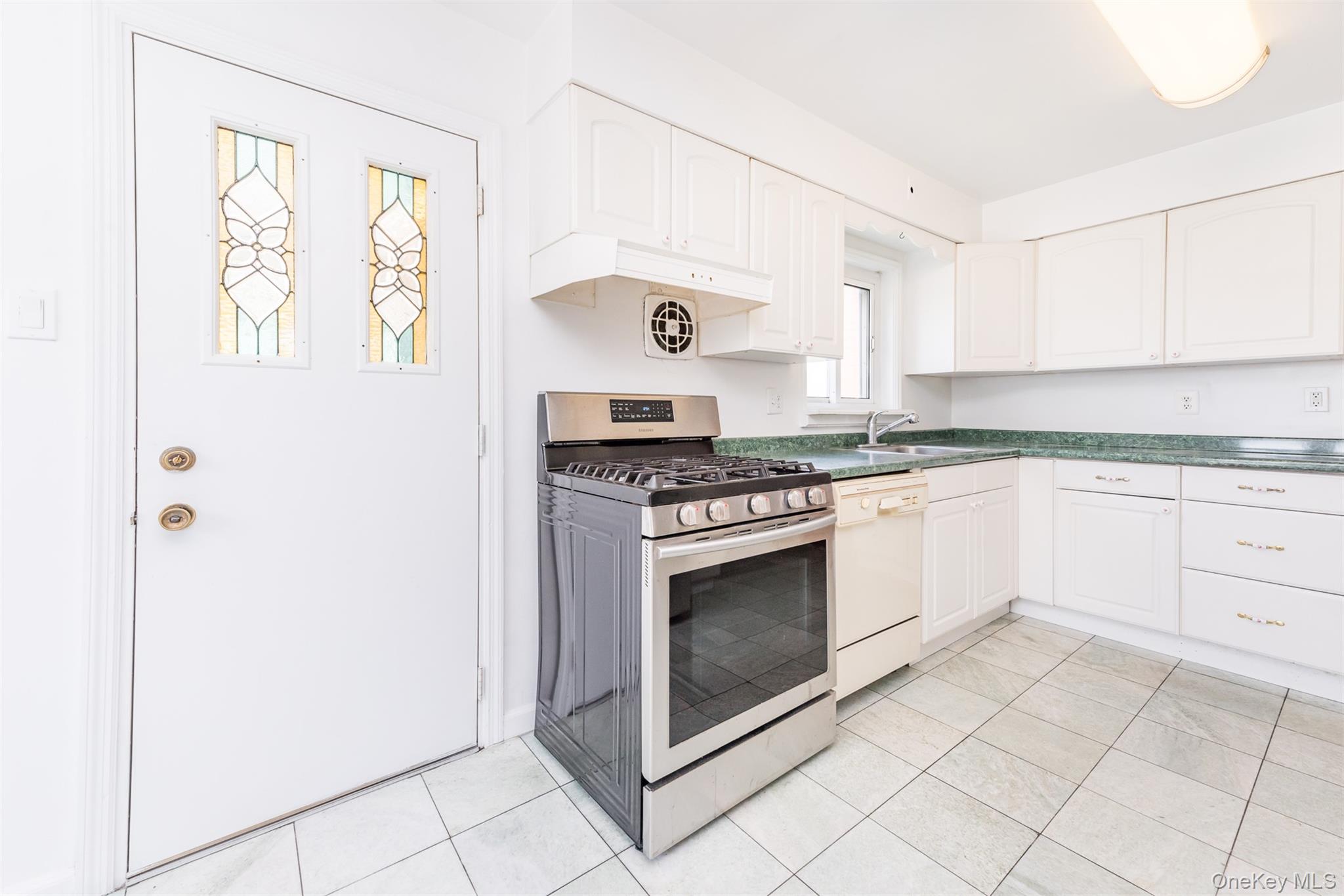 7107 Ditmars Boulevard