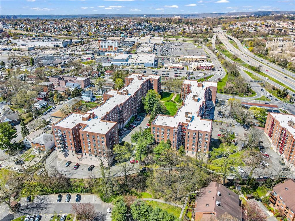 1304 Midland Avenue Unit: B25