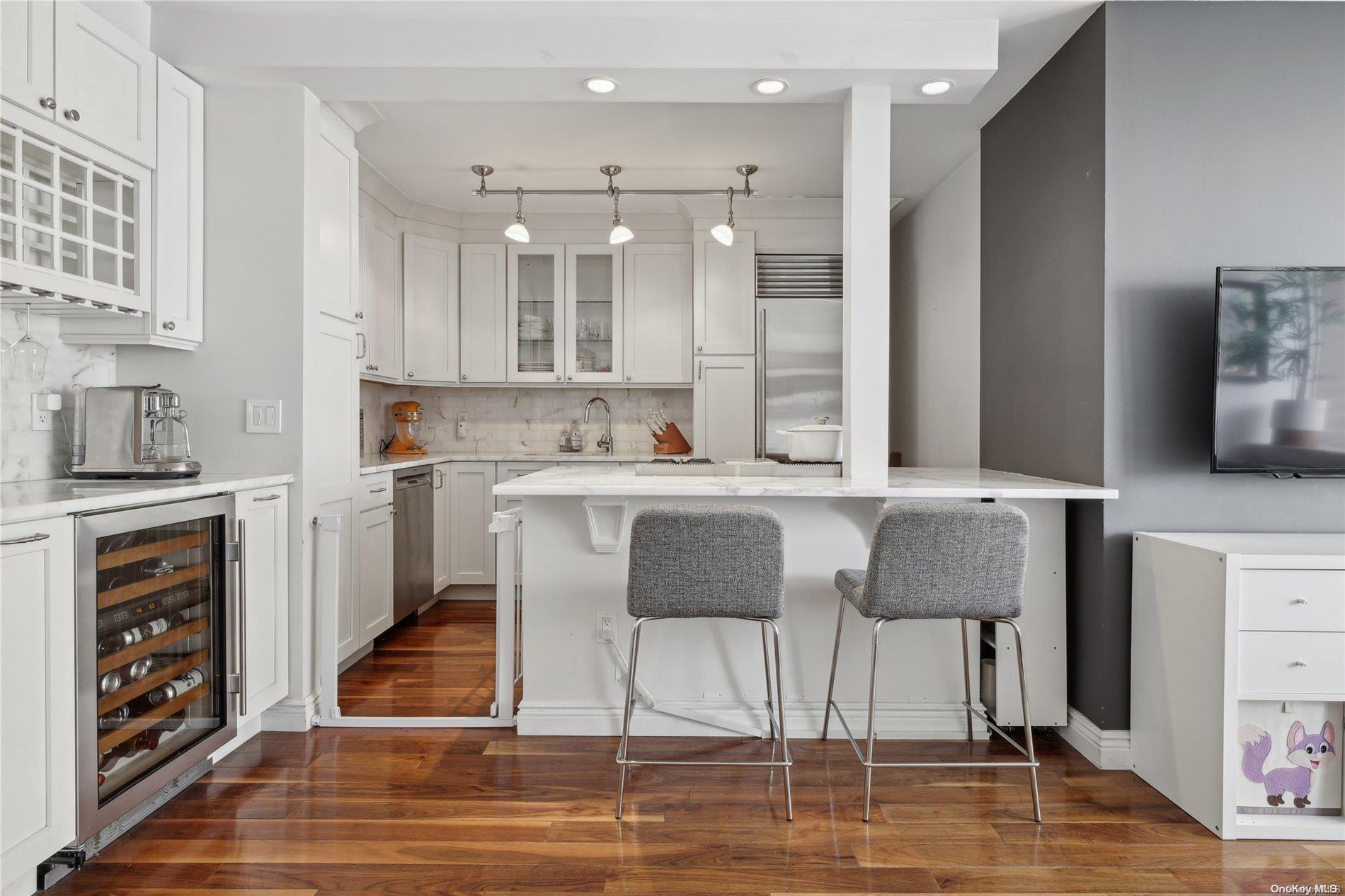 4-74 48th Avenue Unit: 24E