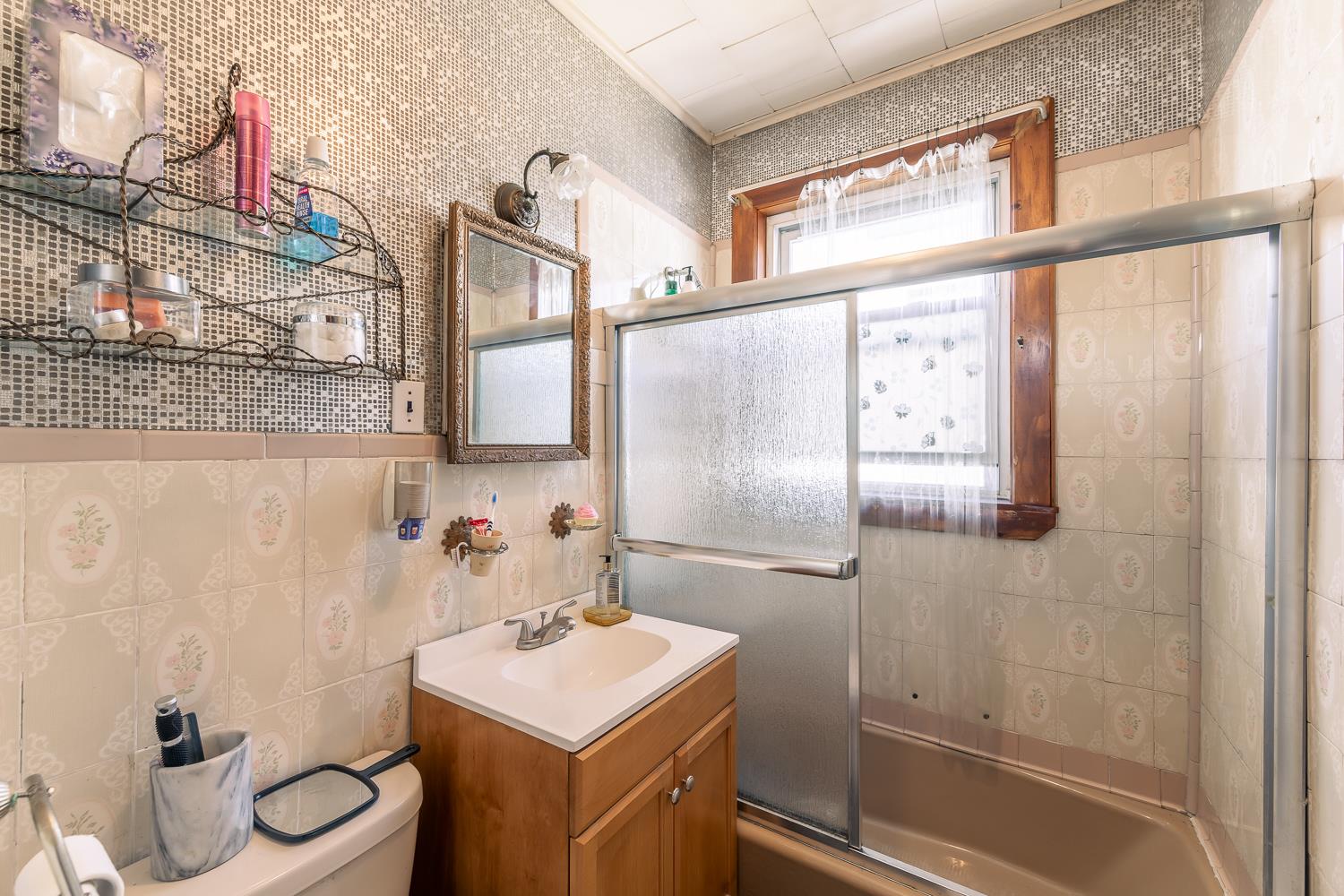 25-68 34th Street Building