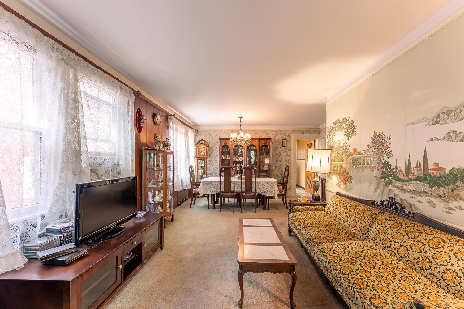 25-68 34th Street Building