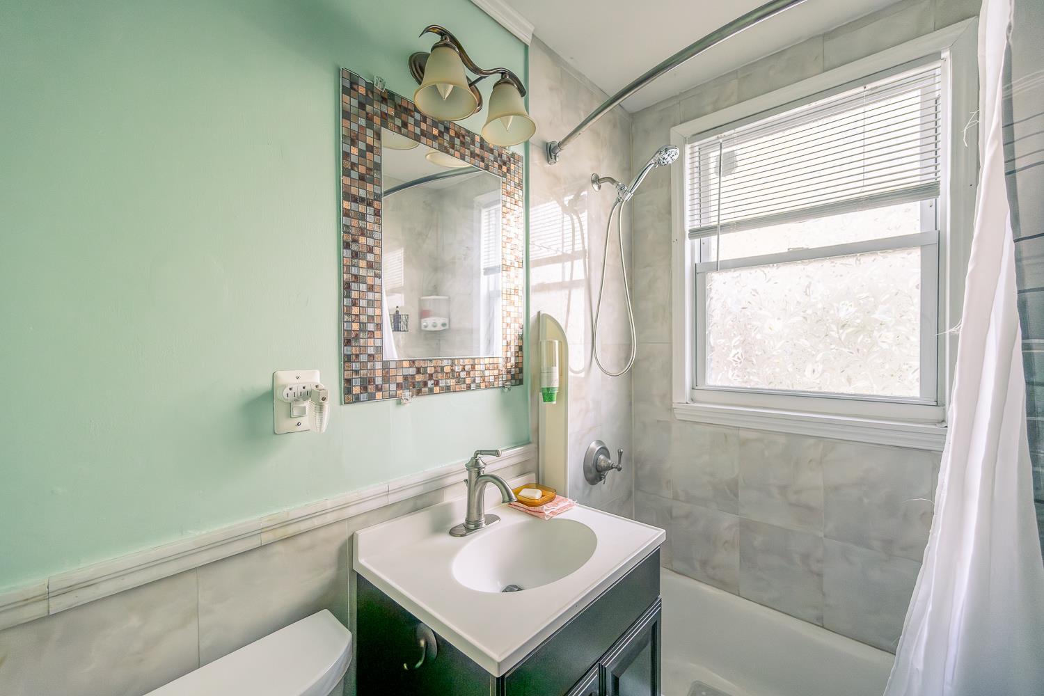 25-68 34th Street Building