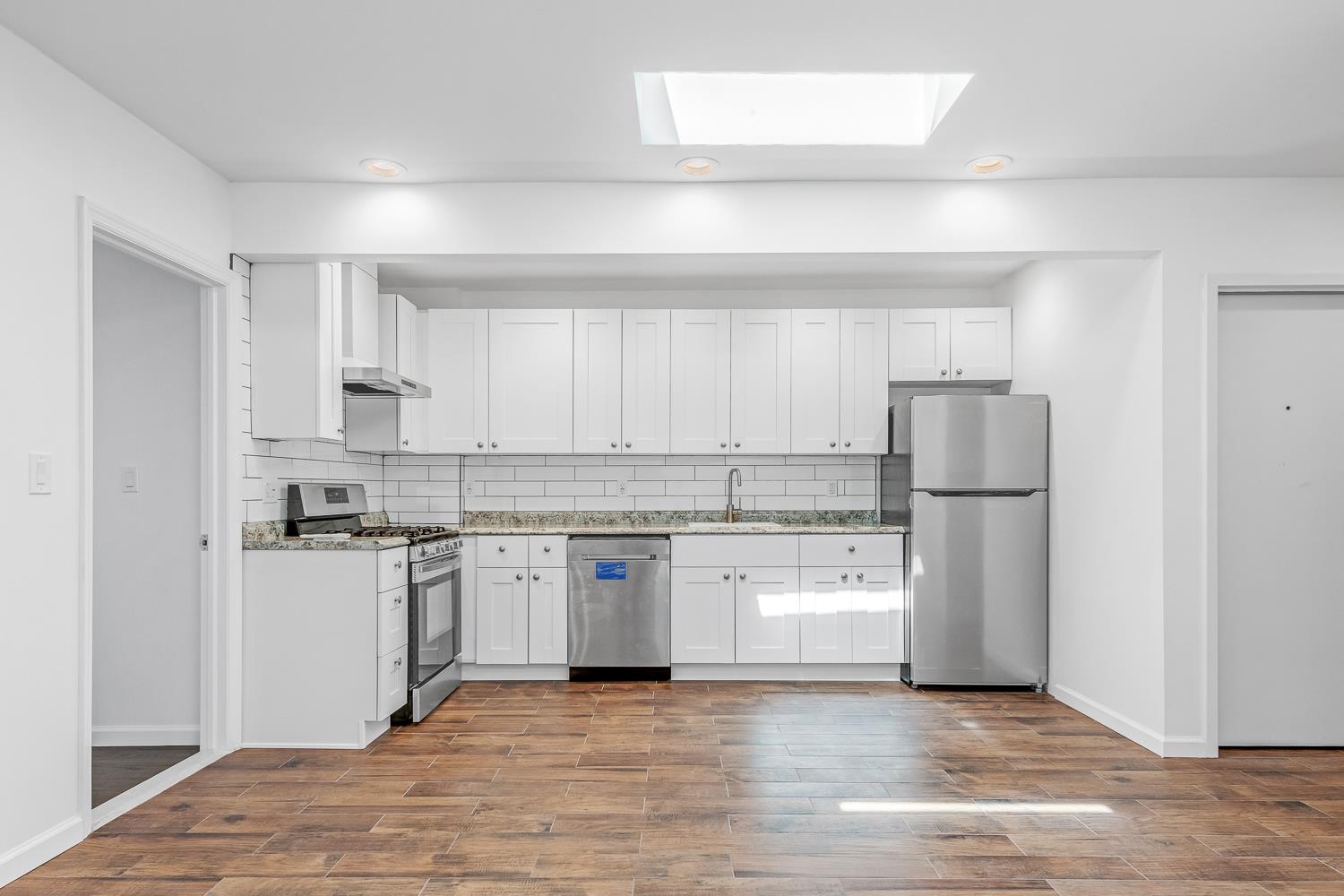 19-20 Ditmars Boulevard 2