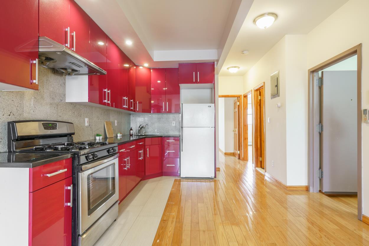 48-13 Vernon Boulevard 3