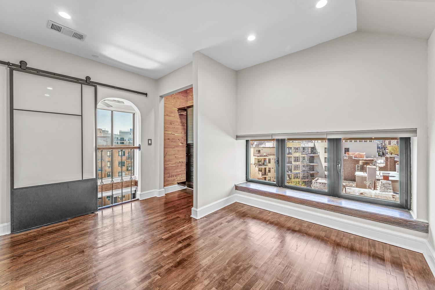 18-10 Astoria Boulevard