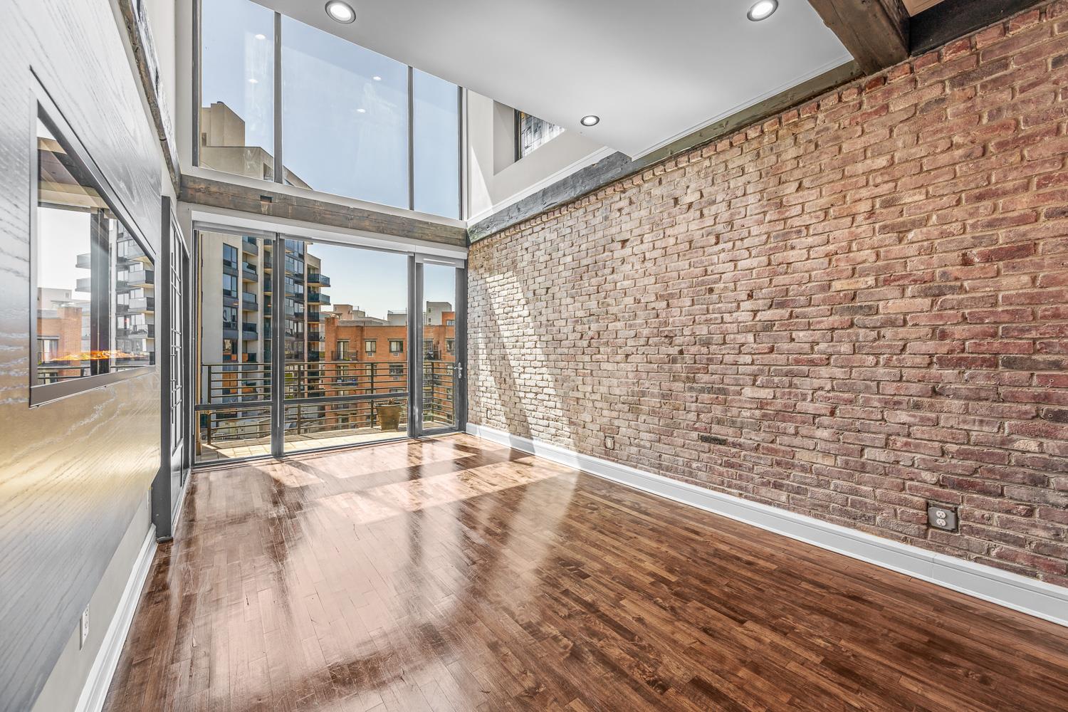 18-10 Astoria Boulevard