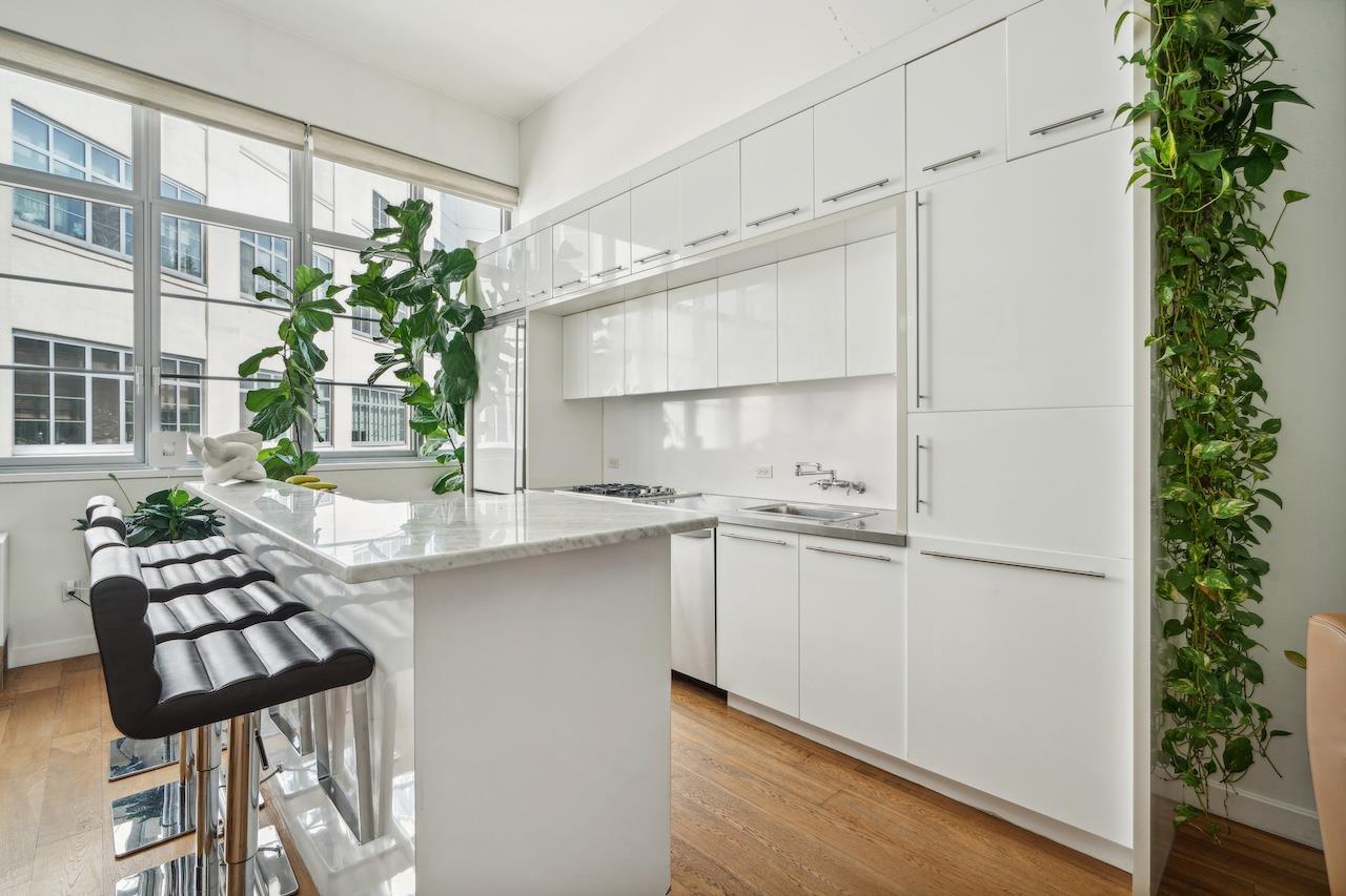 27-28 Thomson Avenue 438