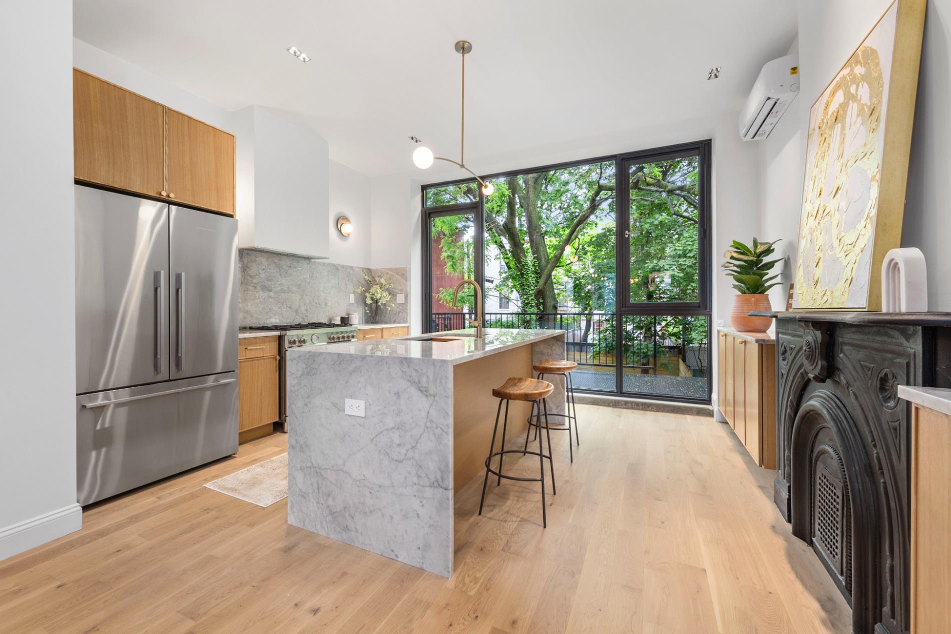 696 Lexington Avenue