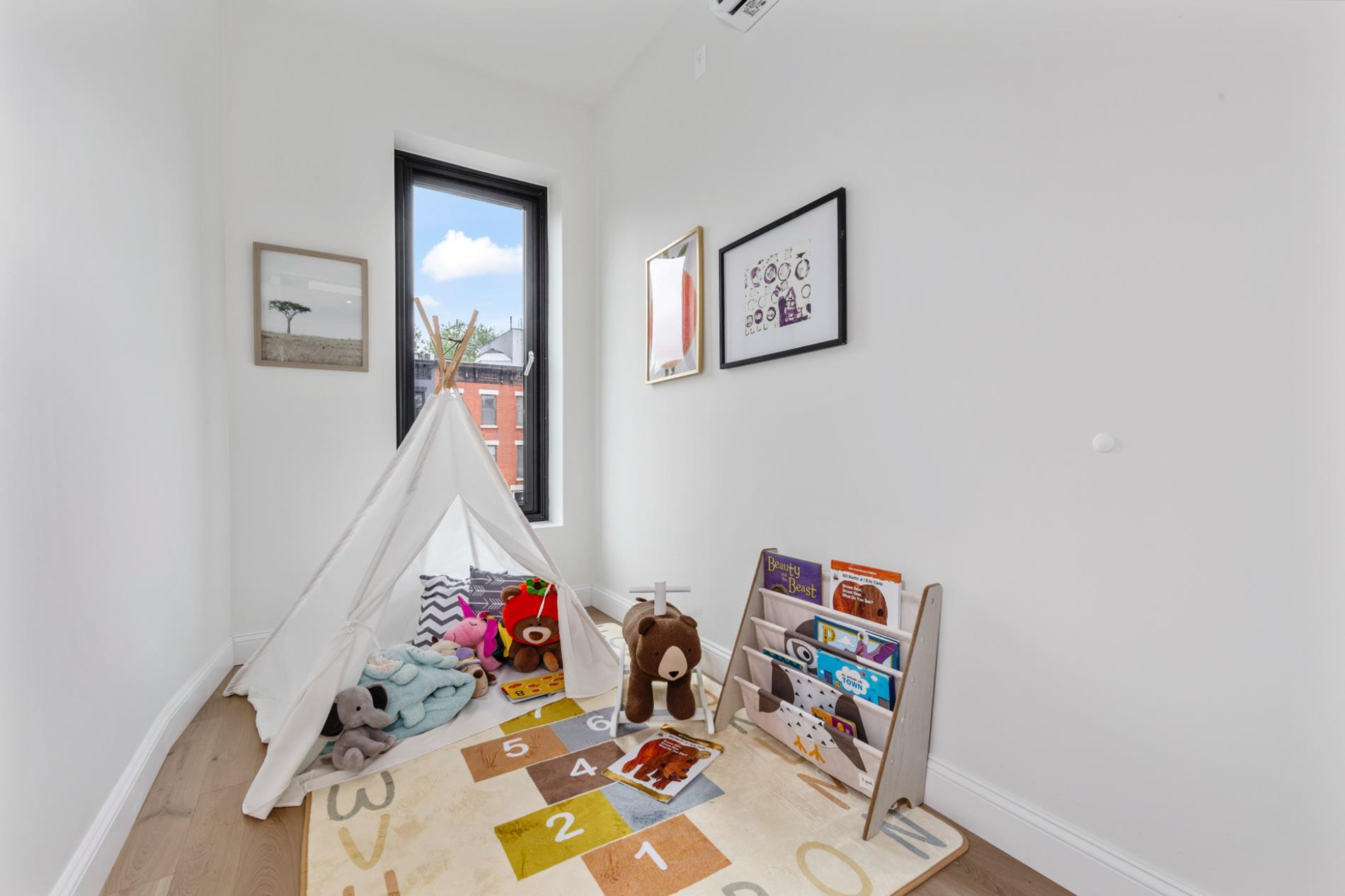 696 Lexington Avenue