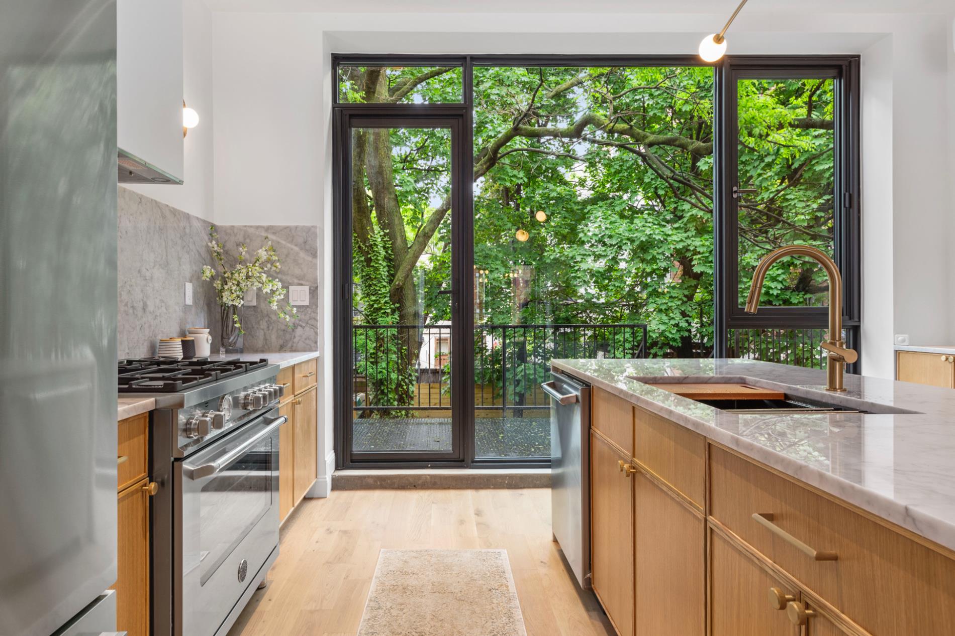 696 Lexington Avenue