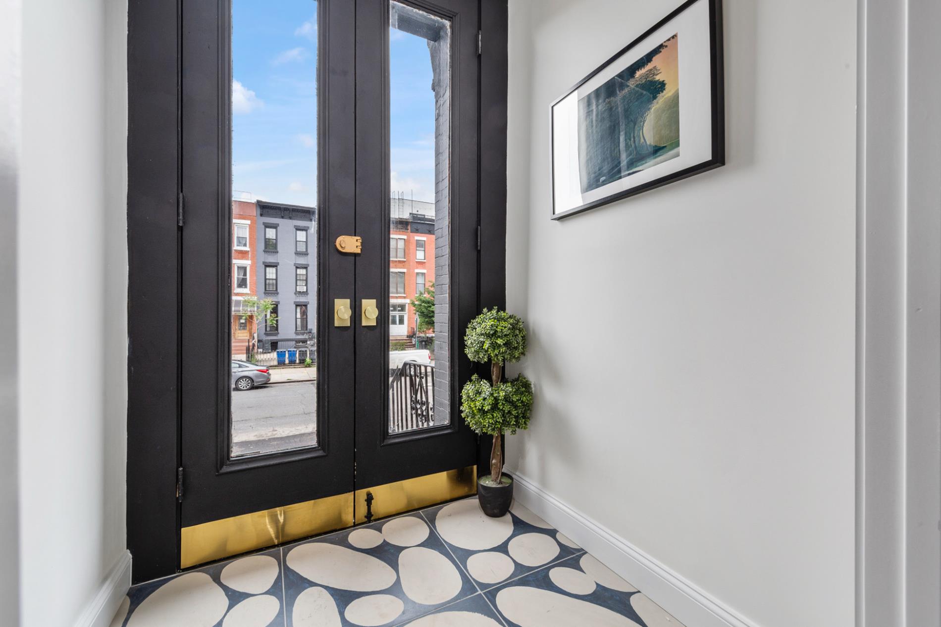 696 Lexington Avenue