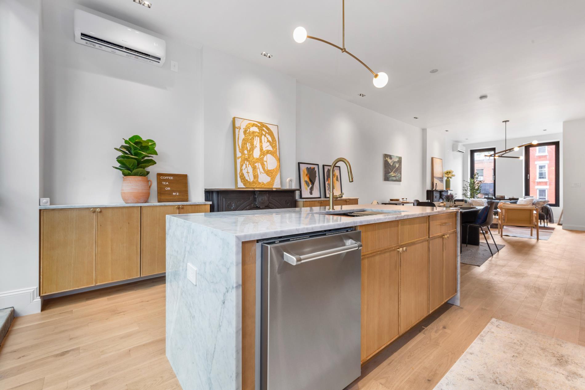 696 Lexington Avenue