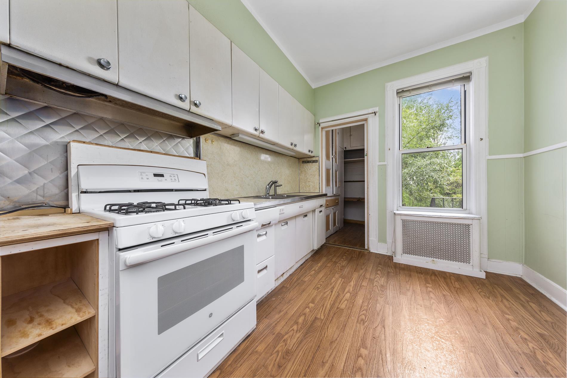 20-22 Menahan Street