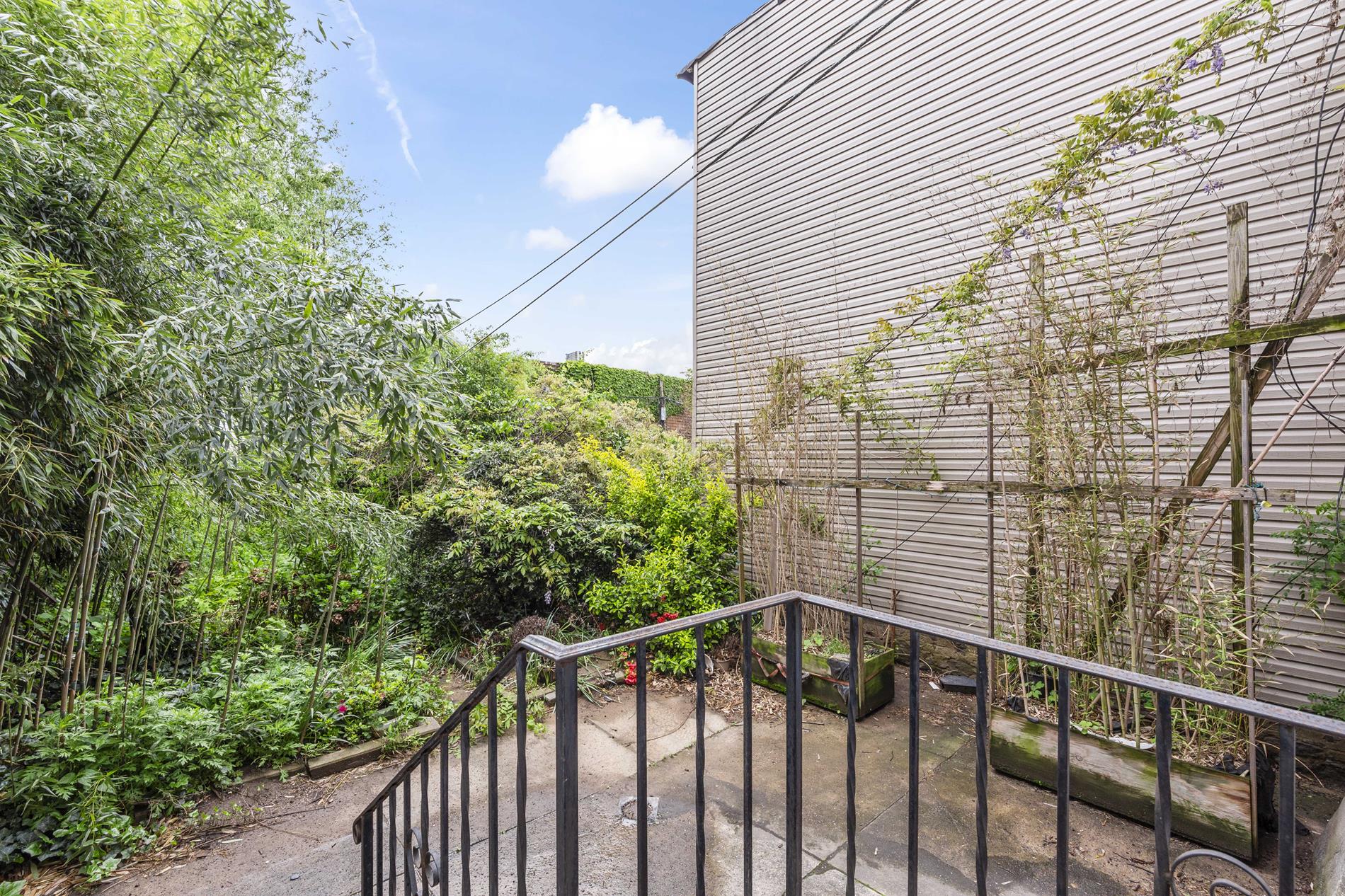 20-22 Menahan Street