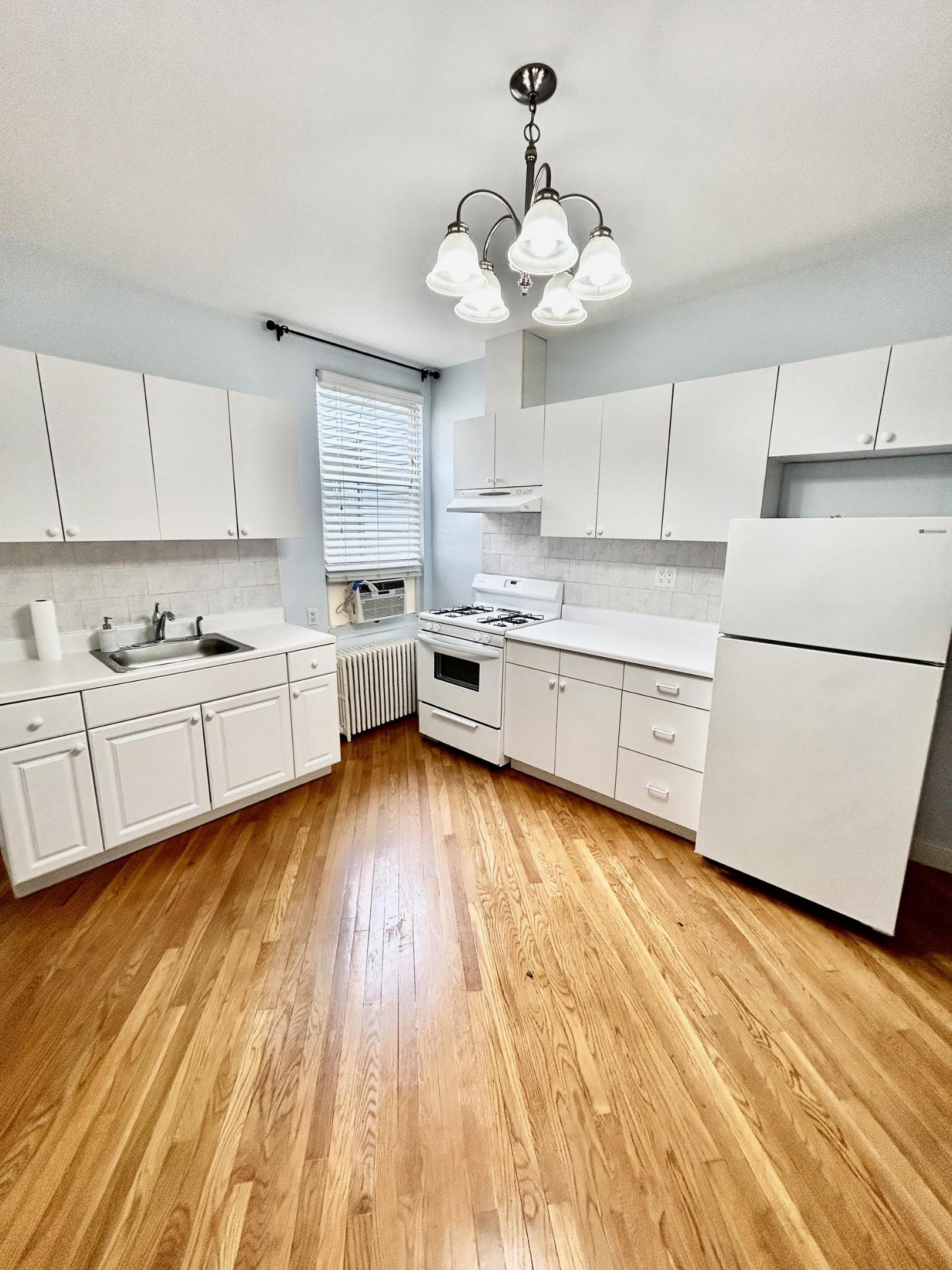 579 Seneca Avenue 2-R