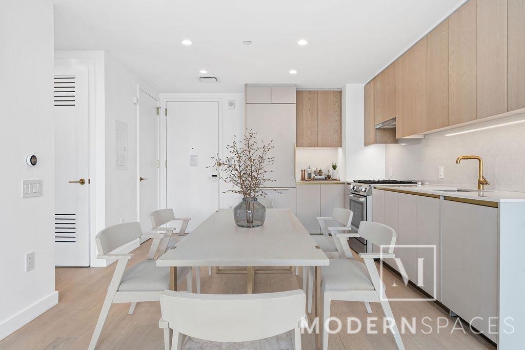 3 Court Square 910