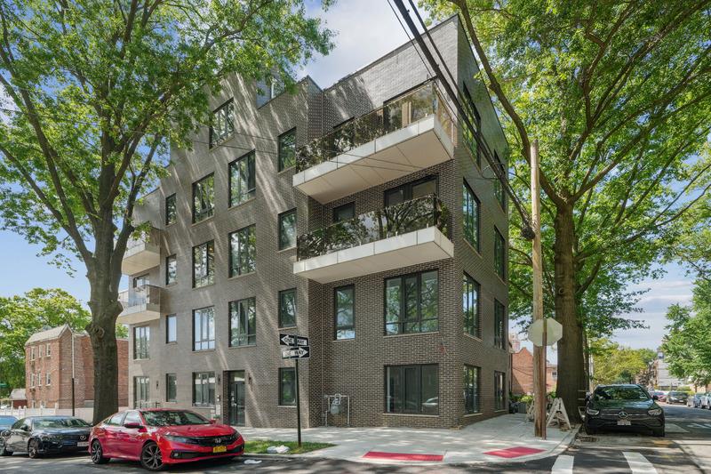 42-98 Saull Street 401