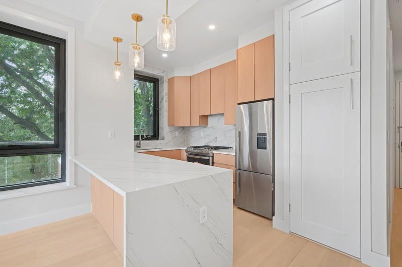 42-98 Saull Street 402