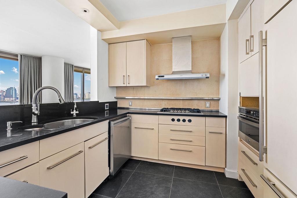 10 Little West Street 16A